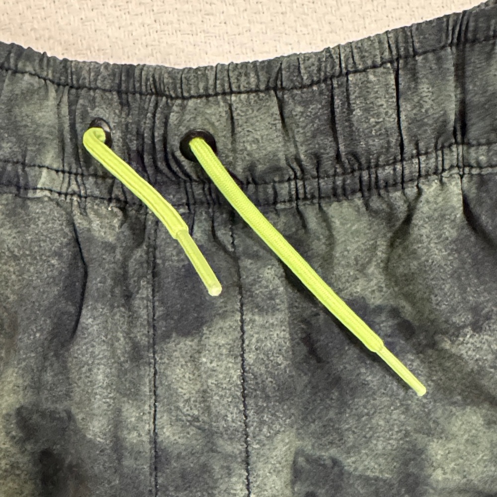 Boys 6-7 GapFit Black and Green Athletic Shorts Drawstring - Picture 3 of 7
